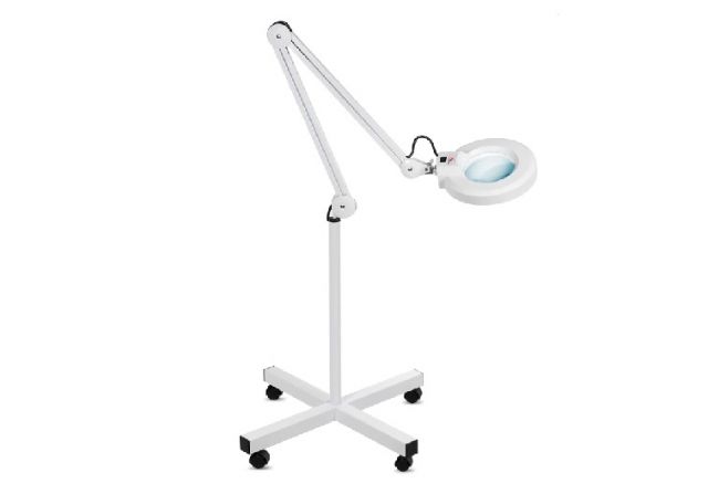 LUPA CON LUZ LED Y PIE 5X